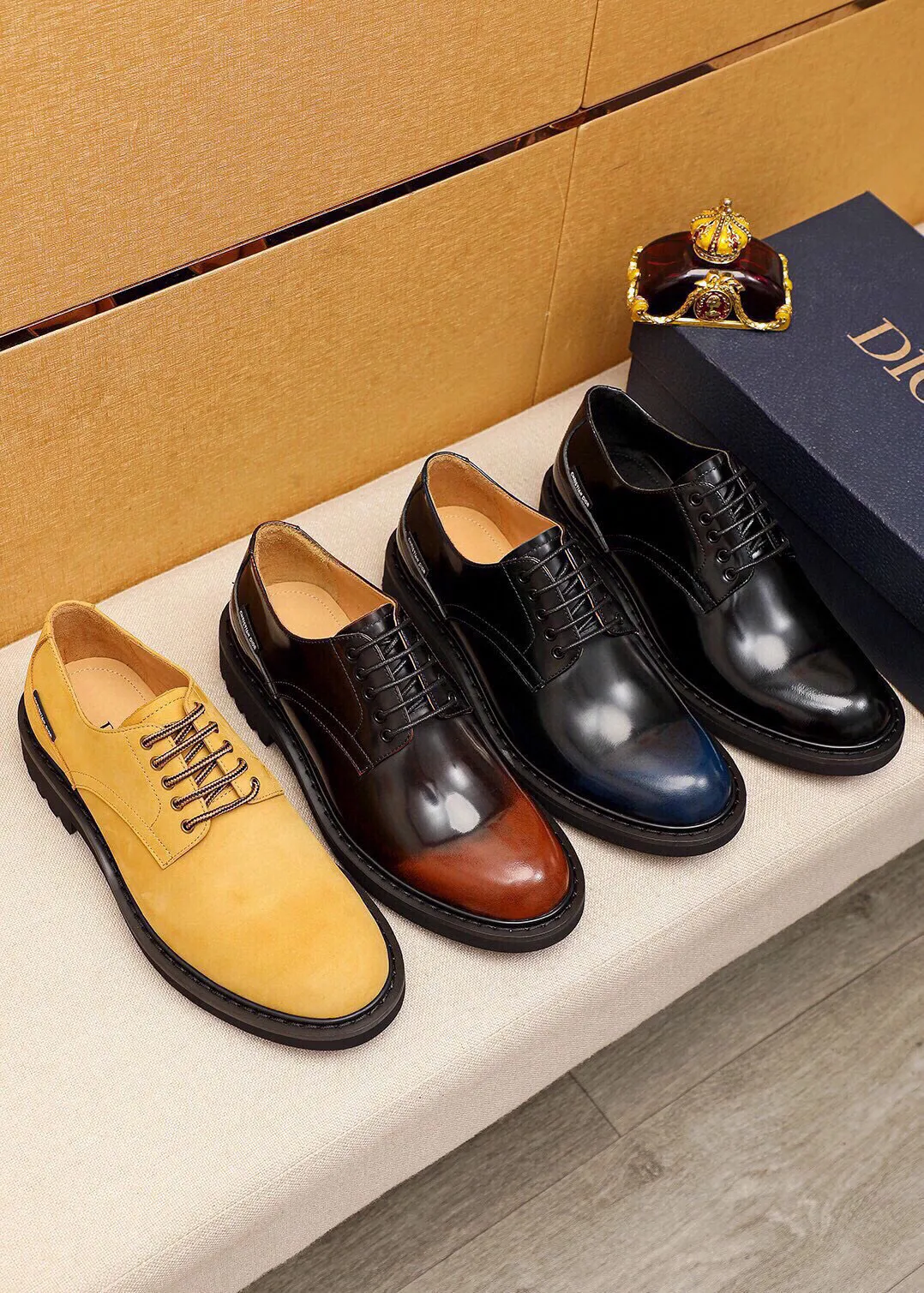 Men's shoes 💰580💐 Product trademark: Dior "Dior" business leather shoes Regular size: 39-44 (38.45🉑️customized) Product materials: Selected Italian imported first-layer open-edge beaded cowhide upper, imported water-dyed 🐂 cowhide lining. Strong three-dimensional visual effect, original outsole Color: 3 colors optional